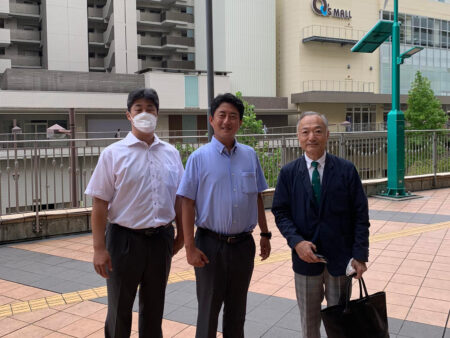 本日朝は阪急園田駅前でご挨拶。