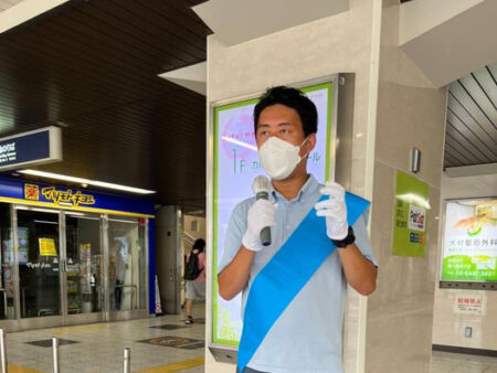 今朝は阪急園田駅前でご挨拶。