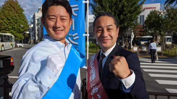今朝は武庫之荘駅での街頭宣伝。