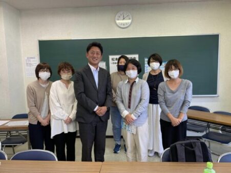今朝はJR塚口駅での街頭宣伝からスタート。