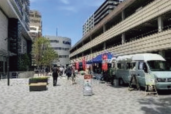 阪急塚口駅前広場